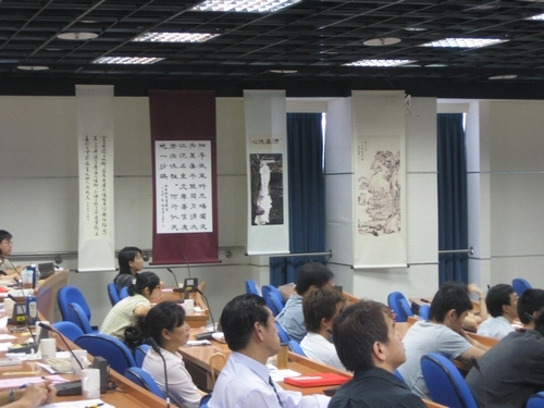 本校舉辦「神來e筆在課堂教學上之應用研討會」，會中展示本校研發之「神來 e 筆」的核心技術及特有功能，並以實例說明在外語及數理課堂教學上之創新應用，開啟傳統教學與數位結合的契機。