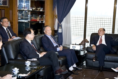 大陸藝術教育促進會「台灣教育考察團」柳斌等一行5人，會見本校張創辦人建邦、張校長家宜，並研討兩岸教育發展概況，奠定兩岸友好互動的基石。