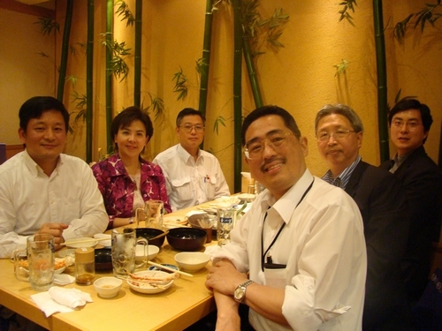 校長張家宜、國際事務副校長戴萬欽及日文系系主任彭春陽於6月9日至12日赴日本訪問早稻田大學、青山學院大學及日本電氣通信大學等3所姊妹校，此行任務有三：進行姊妹校的友誼拜訪、探望交換學生，並推動國際合作專案計畫。