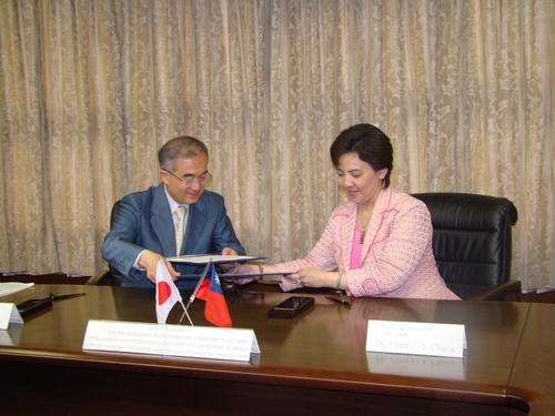 校長張家宜、國際事務副校長戴萬欽及日文系系主任彭春陽於6月9日至12日赴日本訪問早稻田大學、青山學院大學及日本電氣通信大學等3所姊妹校，此行任務有三：進行姊妹校的友誼拜訪、探望交換學生，並推動國際合作專案計畫。