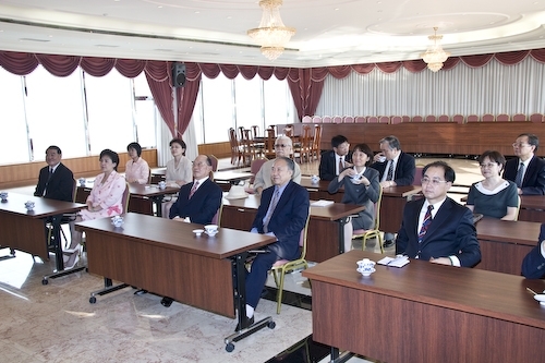 大陸藝術教育促進會「台灣教育考察團」柳斌等一行5人，會見本校張創辦人建邦、張校長家宜，並研討兩岸教育發展概況，奠定兩岸友好互動的基石。