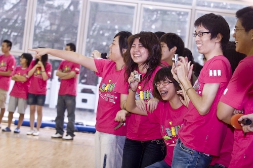 本校舉辦「創意校園骨牌瘋之推倒校園」活動，裝置10萬多片象徵本校「立足淡江、放眼世界、掌握資訊、開創未來。」的創意骨牌，由張家宜校長推倒第1張骨牌，挑戰國內最高紀錄。