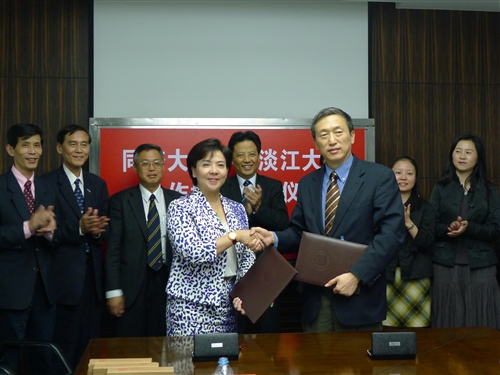 張校長率團參加南京航空航天大學60週年校慶，並與同濟大學簽署兩校締結姊妹校協議書。