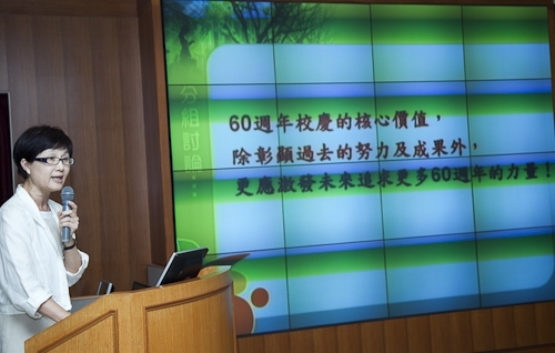 「98學年度教學與行政革新研討會」在淡水校園覺生國際會議廳舉行，創辦人及校長共同主持，本次會議主題為「傳承、創新、新淡江-尋找淡江DNA，迎接60週年校慶」。