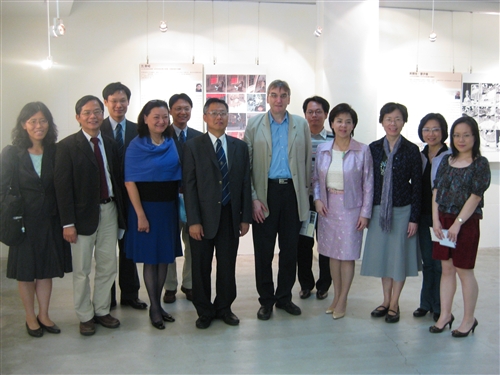 歐洲聯盟研究中心於本週在黑天鵝展示廳舉辦「瑞士漫畫展暨歐洲主題講座」，展出瑞士漫畫家作品，藉由「漫畫」看出瑞士的藝術風格，也更了解歐洲國家的思想、文化。