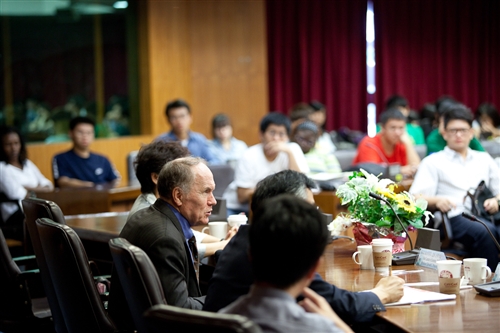 Nobel laureate Edward C. Prescott visits Tamkang