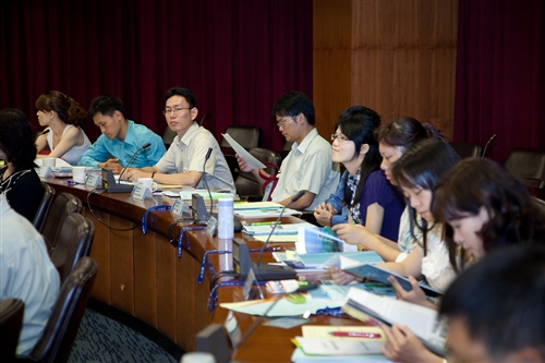 增聘51名專任教師，本校召開「99學年度新聘教師座談會」。