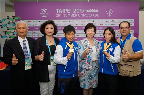 舉起台灣的手在淡江永遠留下印記