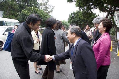 教育部98年度大學校院系所評鑑委員於這兩週蒞校展開實地訪評。