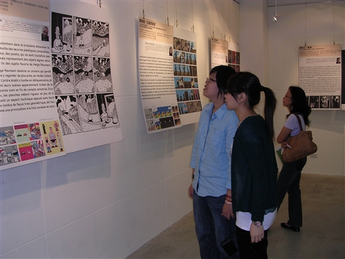 歐洲聯盟研究中心於本週在黑天鵝展示廳舉辦「瑞士漫畫展暨歐洲主題講座」，展出瑞士漫畫家作品，藉由「漫畫」看出瑞士的藝術風格，也更了解歐洲國家的思想、文化。