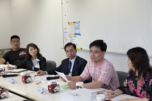 台灣大哥大股份有限公司一行9人蒞校參訪，徐主任秘書錠基和與會人員分享本校榮獲第19屆國家品質獎之申請歷程及推行TQM之成果。