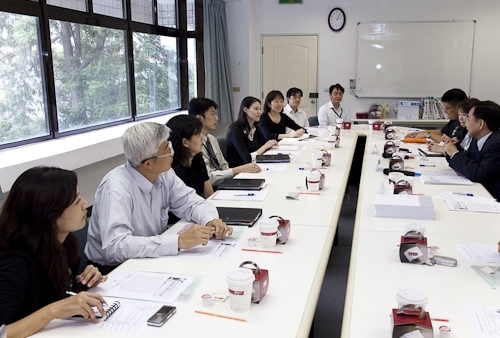 台灣大哥大股份有限公司一行9人蒞校參訪，徐主任秘書錠基和與會人員分享本校榮獲第19屆國家品質獎之申請歷程及推行TQM之成果。