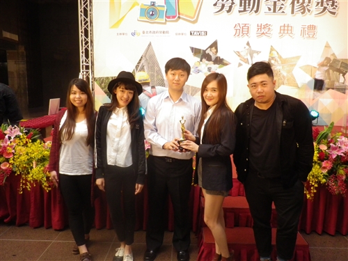 大傳系《沉浮之間》紀錄片榮獲台北市政府「2014勞動金像獎」優選作品。
