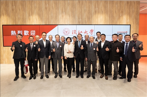 本校師生參訪遠傳雲端運算中心 檢視雙方合作初步成果並規劃後續