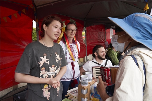 國企系所擺攤支援烏克蘭