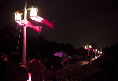 傳燈傳心，宮燈大道團圓喜慶的意象藝術裝置點燈儀式，開啟淡江新的里程碑。