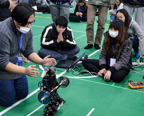 機器人研發團隊再創佳績勇奪2014 FIRA世界盃機器人賽6金3銅。