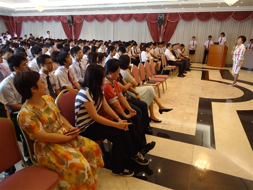 本校舉辦「淡海同舟」--99學年度社團負責人研習會，以社團負責人的領導、專業技能、人際關係等為研習主軸，延續社團文化。