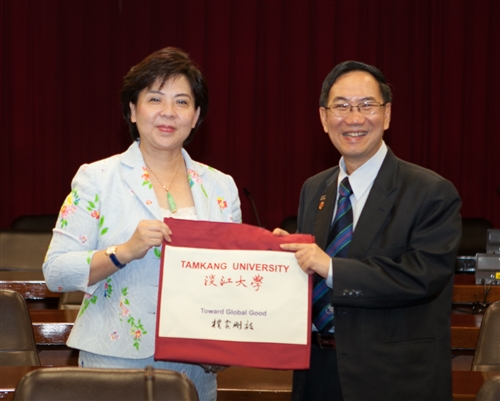 馬來西亞拉曼大學校董會主席伉儷及校長一行6人蒞校訪問。
