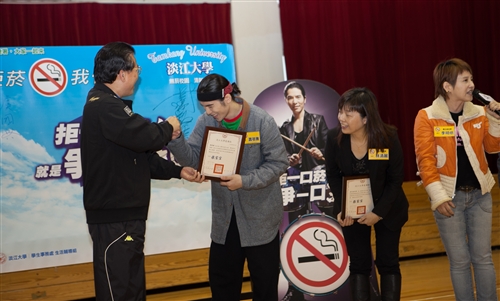 Jam Hsiao Comes to TKU to Promote Anti-Smoking Policy