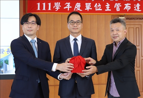 In the Ceremony of Awarding the 13th Principal