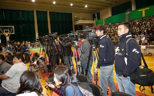 Jam Hsiao Comes to TKU to Promote Anti-Smoking Policy