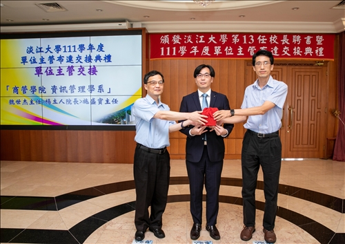 In the Ceremony of Awarding the 13th Principal