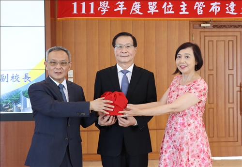 In the Ceremony of Awarding the 13th Principal