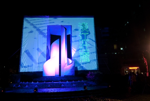 Diamond Jubilee kicks off with spectacular light shows