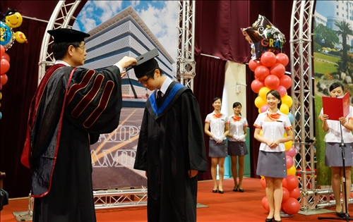 The Class of 2017 Graduates from TKU