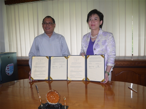 President Chang Leads an Expedition to See Sister Universities in Indonesia