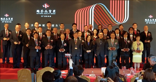 TKU Chairperson Presented National Quality Award by President Tsai