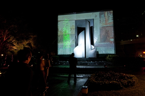 Diamond Jubilee kicks off with spectacular light shows