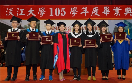 The Class of 2017 Graduates from TKU