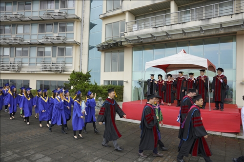 The Island's First All-English Graduation Ceremony Held at Lanyang