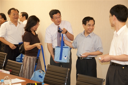 Tunghai and Tamkang Exchange Administrative Know-how