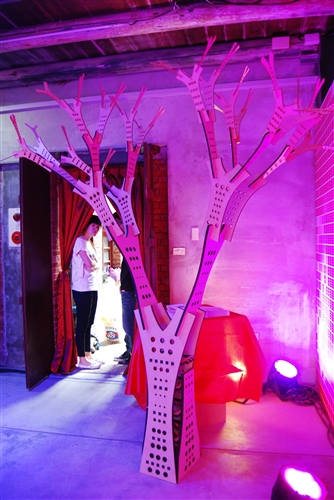 A Unique Exhibit that Blends New and Old