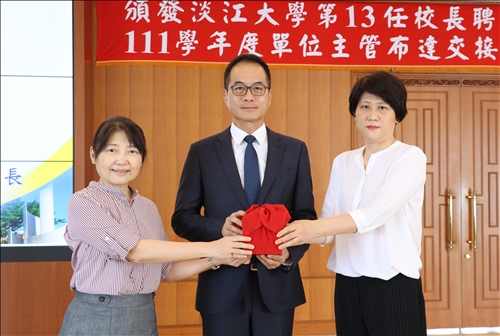 In the Ceremony of Awarding the 13th Principal