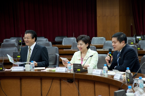 An agreement inaugurating a new sister school relationship
