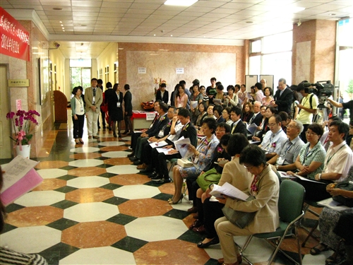 Special Guest Gives a Lecture on Haruki Murakami Literature