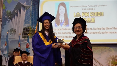 The Island's First All-English Graduation Ceremony Held at Lanyang