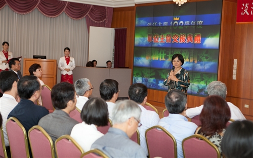 TKU Holds 2013 Handover Ceremony for Department Heads