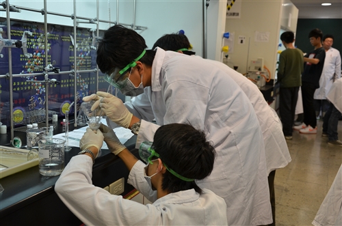 The 2013 Chung Ling Chemistry Competition