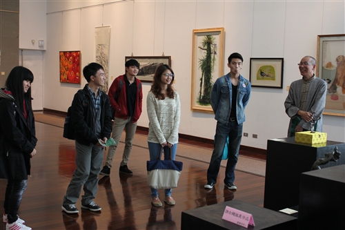 文錙藝術中心舉辦諮詢委員創作作品展：「傳美輝藝」。