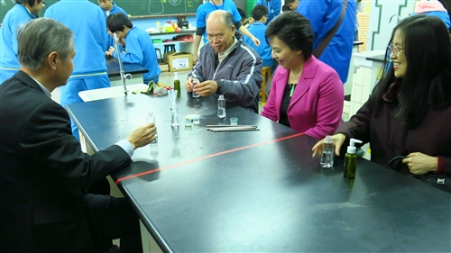 Chemistry Service Learning Reaches 100 Schools in the Country