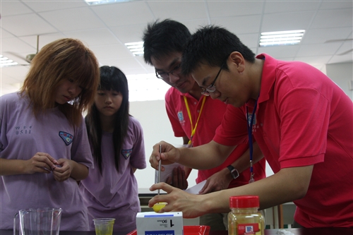 The Mobile Chemistry Lab Arrives at Penghu