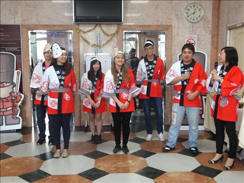 The College of Foreign Languages and Literatures Celebrates Christmas Early