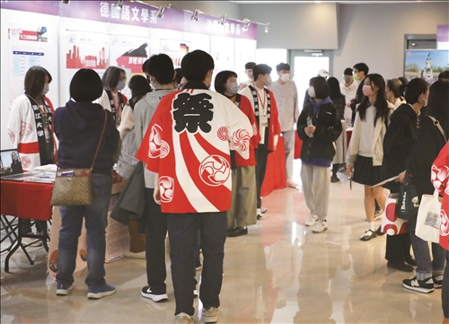 “Chasing the Light” Introduce Tamkang University to High School Students