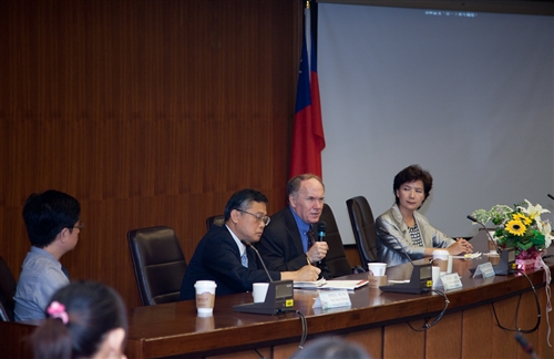 Nobel laureate Edward C. Prescott visits Tamkang