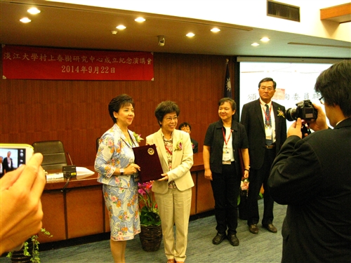 Special Guest Gives a Lecture on Haruki Murakami Literature
